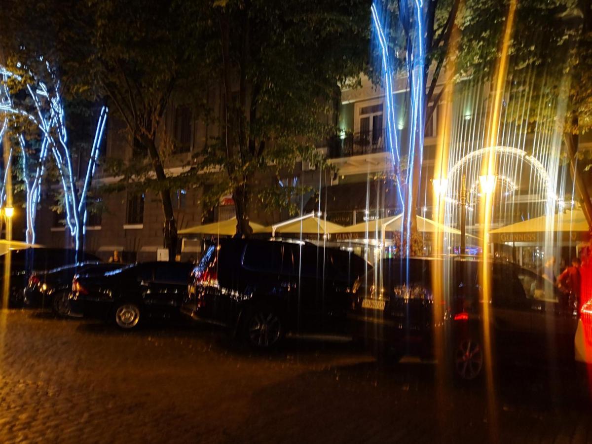 Затишні Апартаменти, Вулиця Дерибасівська, 13 Odessa Eksteriør billede