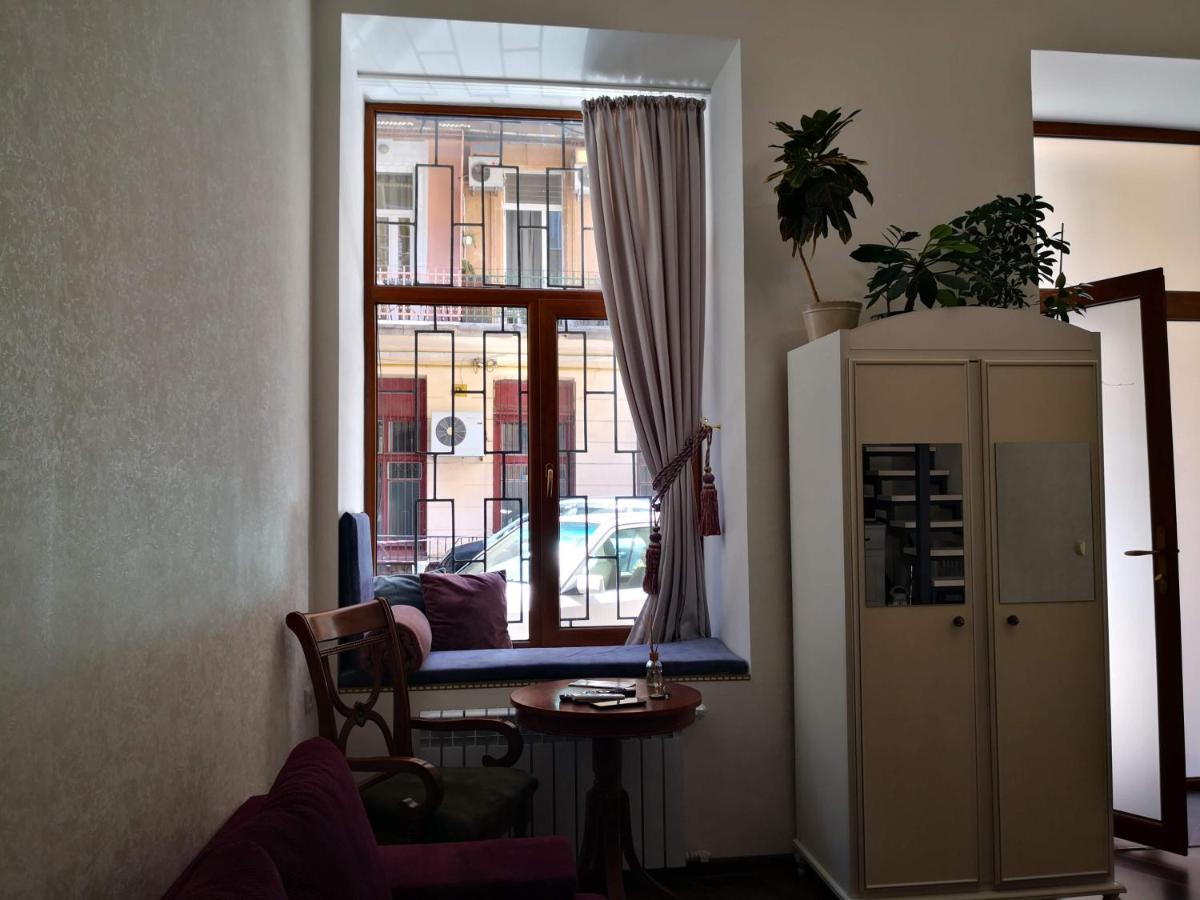 Затишні Апартаменти, Вулиця Дерибасівська, 13 Odessa Eksteriør billede